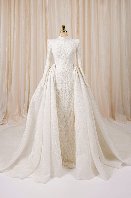 Zeemeermin trouwjurk met hoge halslijn, lange mouwen en afneembare sleep – Viento Bridal